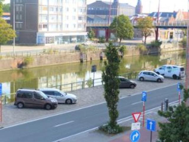 Hip energiezuinig appartement met ruim terras en staanpla.