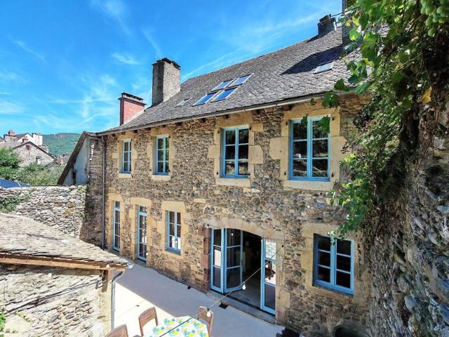 Histoire & Potentiel Infini: Une Demeure d'Exception à St Géniez d'Olt VALLÉE DU LOT