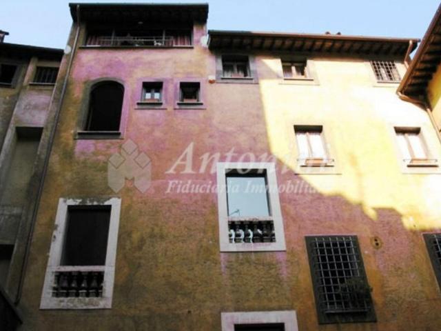 Historic Center Via Giulia apartment For Rent of 170 sqm
