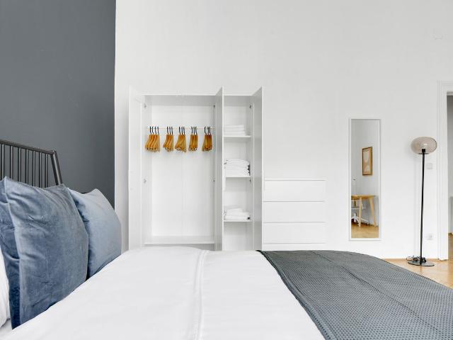 Historic Innere Stadt 3BR w/ Elevator & Great View near U1, Vienna Amsterdam Apartments for Rent