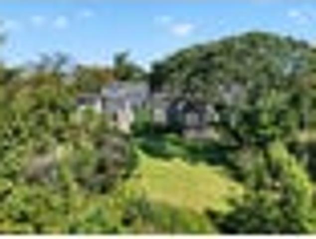Historic Lakefront Estate Becroft House