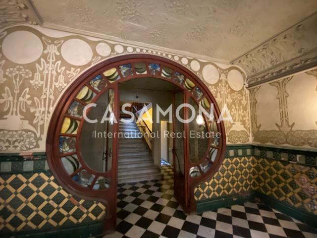 Historical 3 Bedroom Palace Apartment in El Born