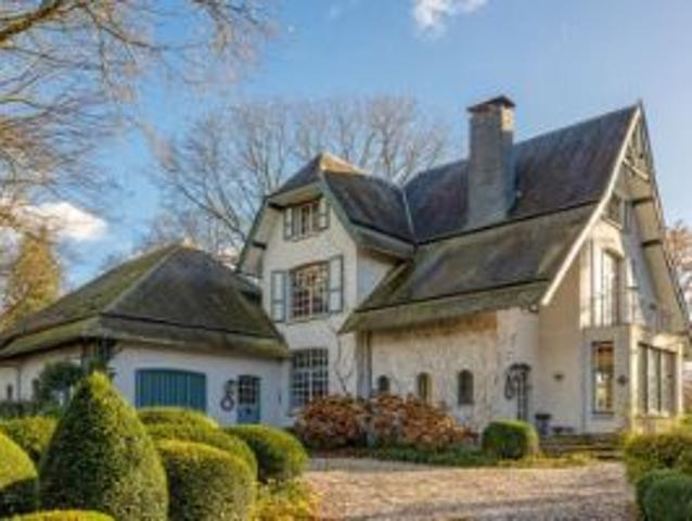 HISTORISCHE VILLA MET BOUWVERGUNNING OP TOPLOCATIE TE SCHOT