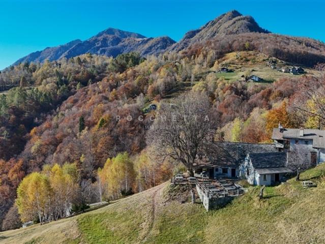 Historische Grotte al Riposo Romantico auf dem Monte Comino