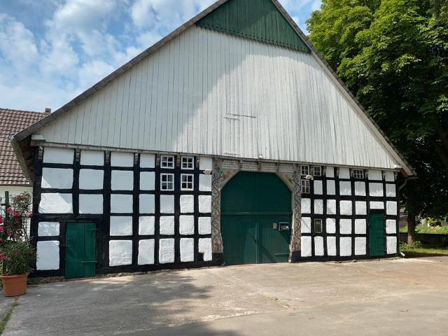 Historischer Dreiseithof mit großem Grundstück in Herford