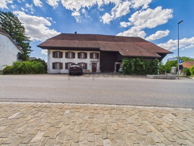 Historisches 8.5 Zimmer Bauernhaus mit Charme, Pferdestall und grossem Garten in Attiswil