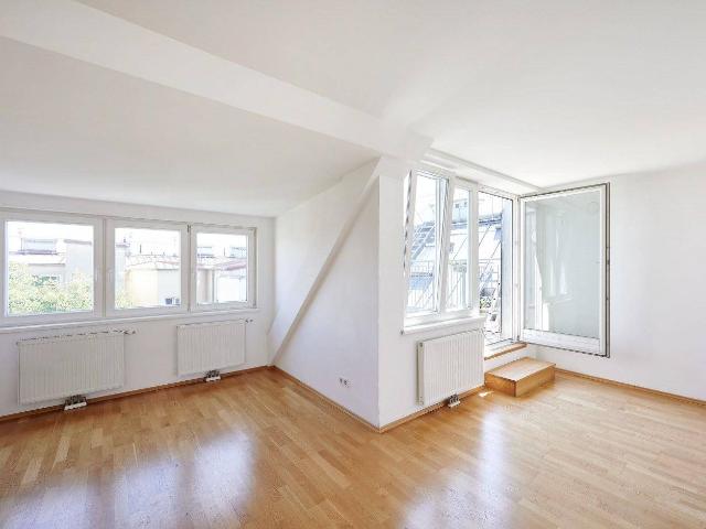 Historisches Ambiente trifft modernen Wohnkomfort – 3 Zimmer Maisonette nahe Währinger Park