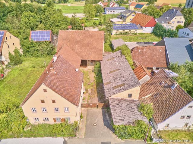 Historisches Anwesen mit Potenzial: Bäuerliches Anwesen mit Scheune und Nebengebäuden in Helmstadt Bargen