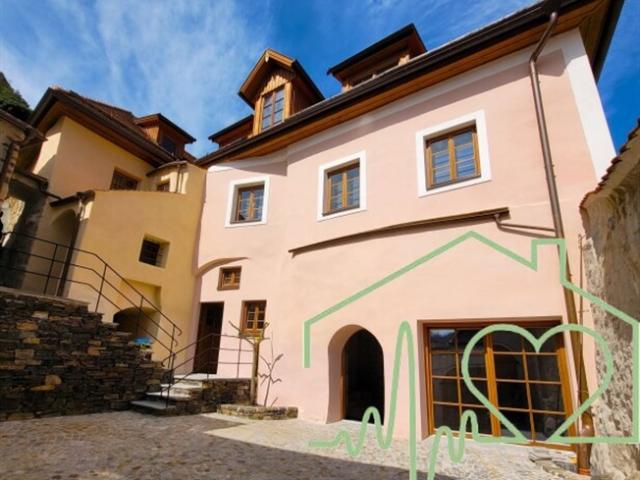 Historisches Altstadtjuwel mit Innenhof und 2 Weinkeller!