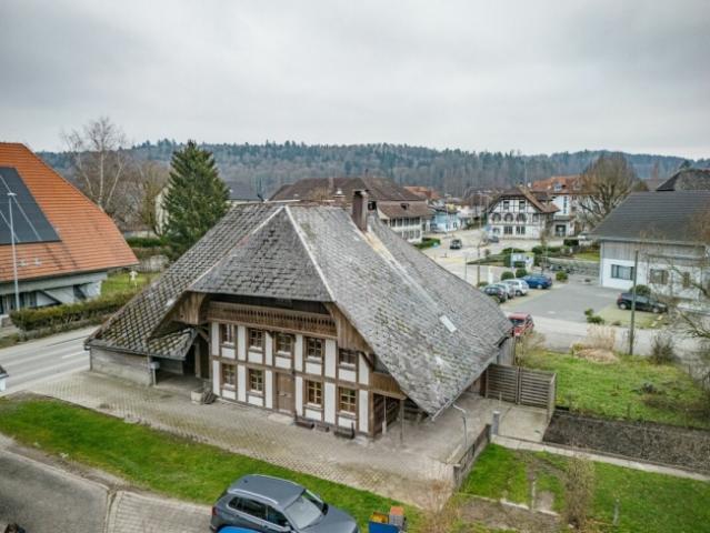 HISTORISCHE BAUERNHAUSHÄLFTE 1832 MIT ÜBER 275 M² NUTZFLÄCHE