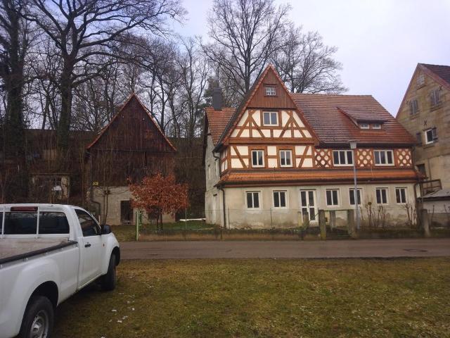 Historisches Bauernhaus mit 2 Nebengebäuden zentral gelegen