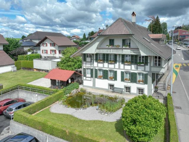 Historisches Berner Bauernhaus mit vier Wohnungen und Gewerbe