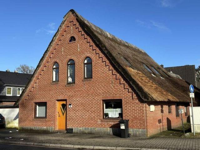 Historisches Juwel unter Reet: Modernisiertes Generationenhaus in Bremen Rekum