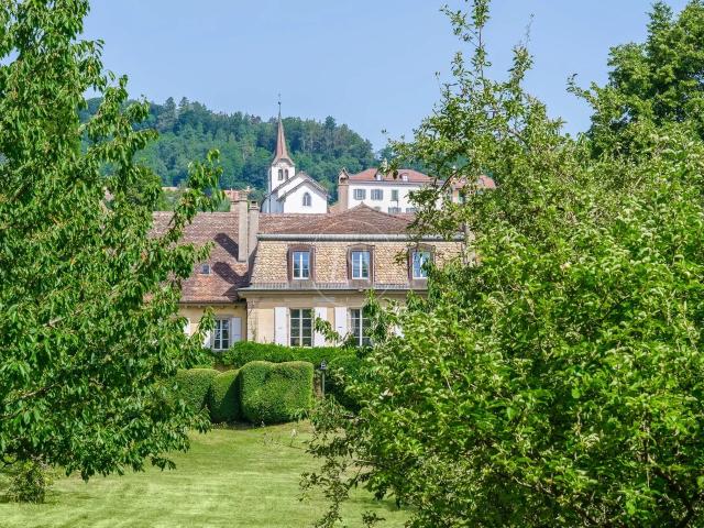 Historisches Schloss aus dem 18. Jahrhundert, 15.000 m² großer Park, zwischen Lausanne und Nyon
