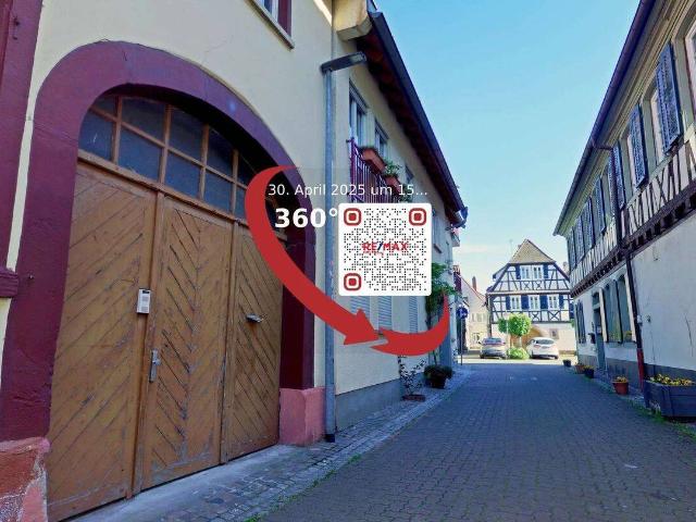 Historisches Stadthaus mit Blick & Potenzial Zwei Wohnungen + Garage