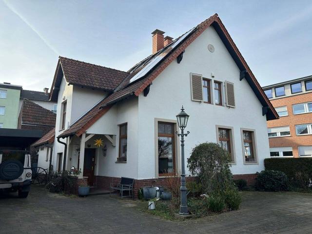 Historisches Stadthaus mit flexiblem Wohnkonzept, Kamin und Photovoltaik