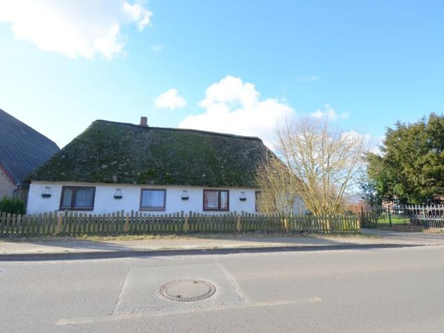 Historisches Reetdachhaus in Fedderingen Charmantes Landleben mit Potenzial