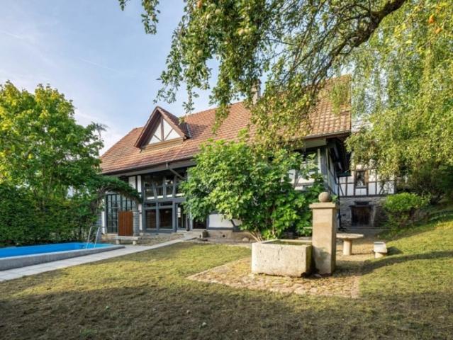 HISTORISCHES RIEGELHAUS MIT SCHWIMMBAD UND SPEICHER