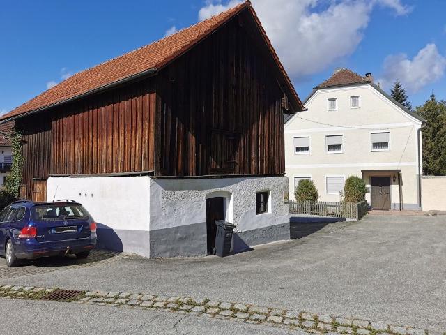 Historisches Wohnhaus m. großer Scheune u. kleinem Waldgrundstück an der Vils!