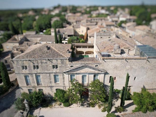 Historique incroyable en vente privée: château exceptionnel 1368m² Uzès