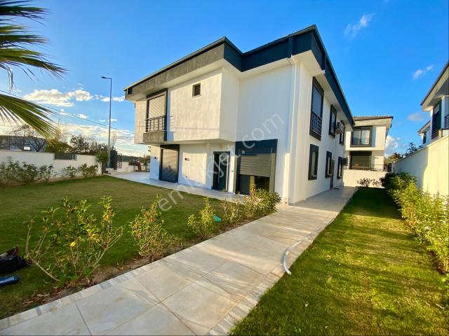 Hisar’da Havuzlu Site İçinde Eşyasız Kiralık 3+1 Dublex Villa