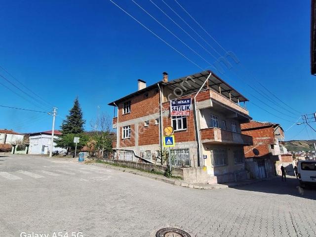 Hisar'dan Yeni Mahalle'de Satılık Bahçeli Müstakil Ev Ve Arsası