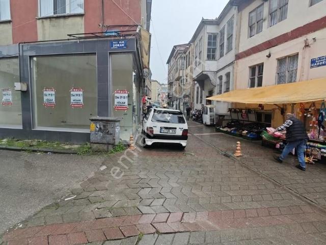 Hisar'dan Hançerli Mah. Cadde Üzerinde Kiralık Dükkan