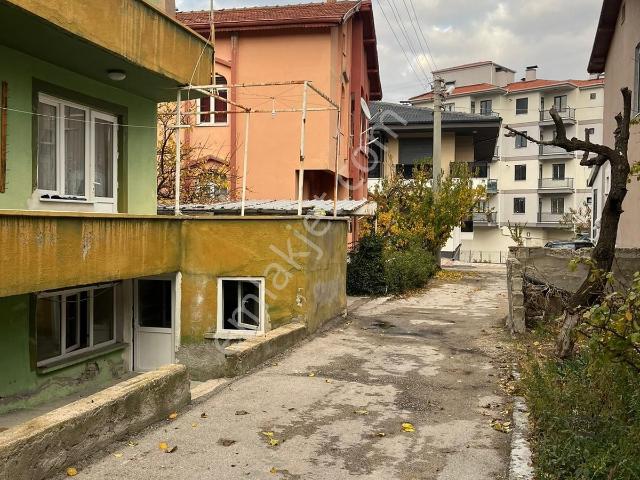 İsubu Yürüme Mesafesinde/apart Yapımına Uygun 3+1 Komple Satılık Bina