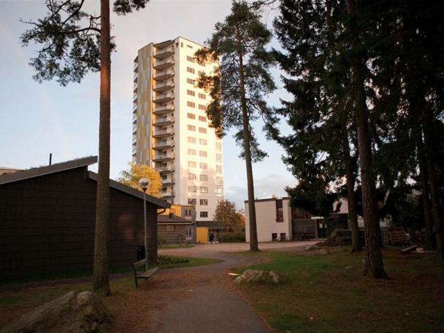 Hjalmar Petris väg 2