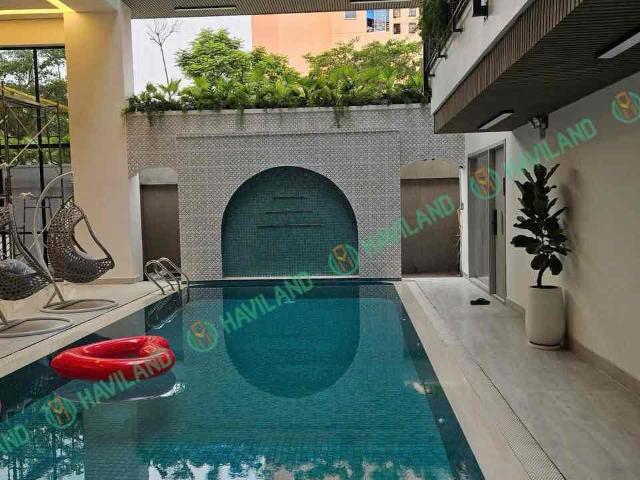 ⚡ HO HAN THUONG – SON TRA | LUXURIOUS 1BR APARTMENT WITH POOL, GYM & ROOFTOP ‍♂️️ FREE Service Fee / Miễn phí phí dịch vụ Status: AVAILABLE FROM EARLY JUNE, open for early viewings and booking deposits today ️ Location: Ho Han Thuong Street, Nai Hien Dong, Son Tra District – A premium, breezy riverside neighborhood near the Han River bridge, offering a peaceful and upscale living environment Unit Layout: 1 Bedroom 1BR Policy: No pets allowed