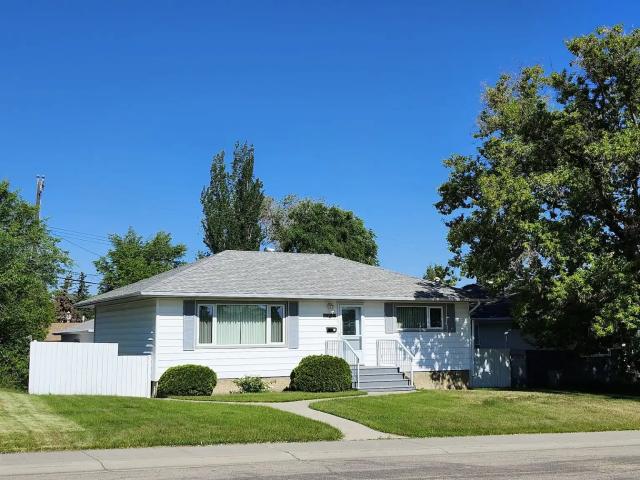 Home Near Capilano and Gold Bar Parks