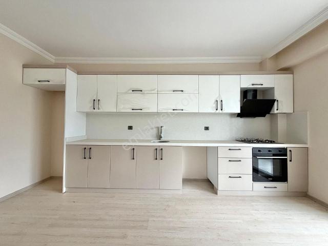 Home And Car'dan Edremitte Ön Cephe Doğalgazlı 3+1 Satılık Daire
