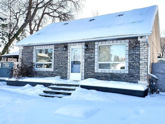 Home For Sale W/ Huge Garage 30x24 In East Kildonan