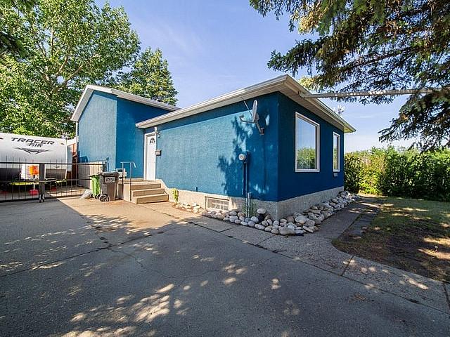 Home For Sale 4823 10 Ave Nw crawford Plains