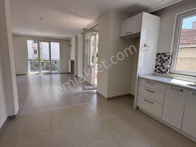 Home Gayrimenkul Den Kartal Petrol iş Mahallesinde Kiralık 2+1