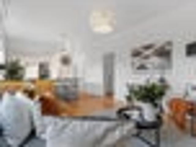 Home & Income in Hamilton East