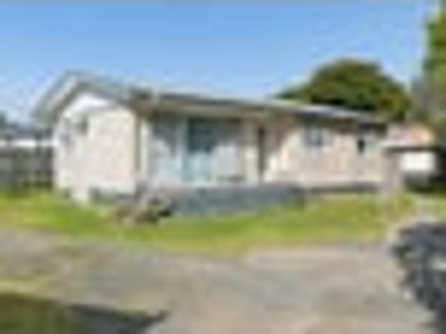 Home + Income Opportunity on 921m²