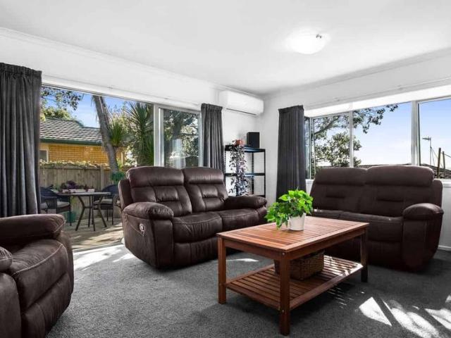 HOME SWEET HOME 11 KAIMOANA STREET, Weymouth