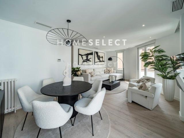 Home Select alquila piso exterior amueblado y recién reformado de 2 dormitorios a escasos metros del Retiro!
