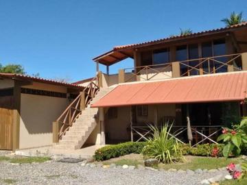 Home with 3 apartments, lagoon access