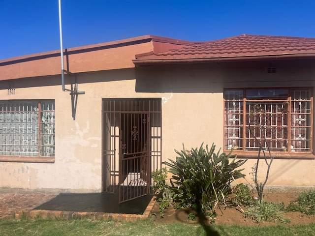 Home with two flats for a big family ir investment property