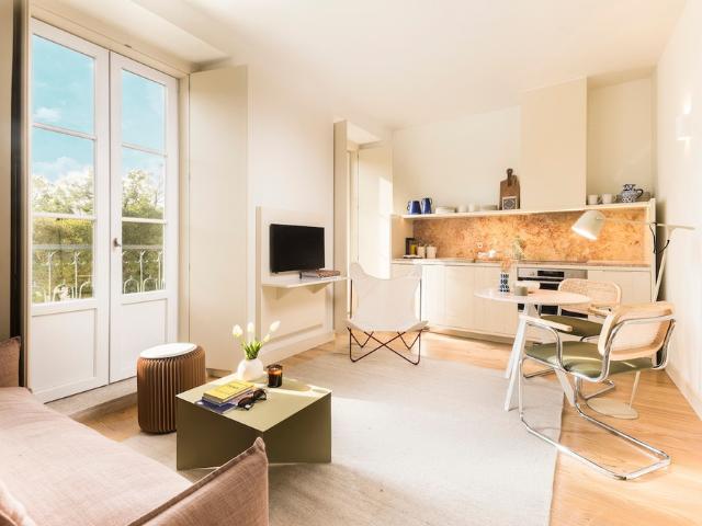 Homeclub | NEW: Modern 1BR Flat with Balcony