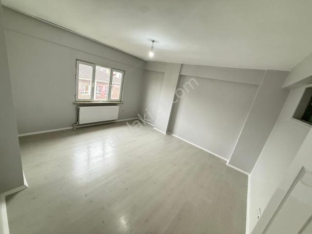 Home'dan İsmetpaşa Mah'de Kiralık 125m 3+1 3 kat Köşe Başı Daire