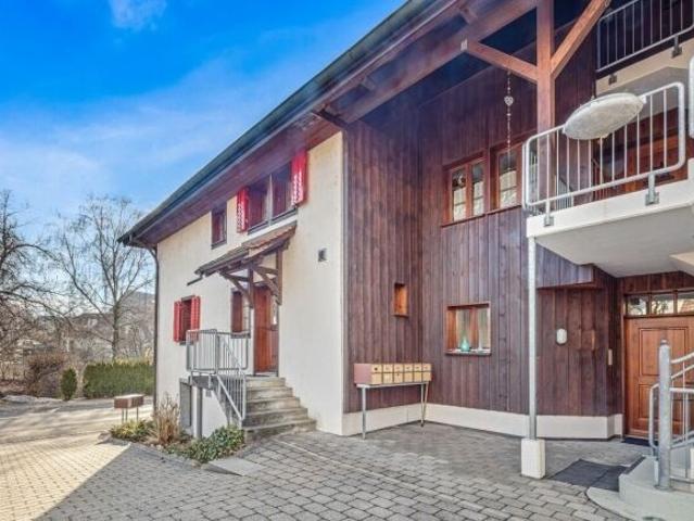 HOMELY 4.5 ROOM MAISONETTE APARTMENT