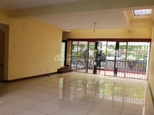 Homely 4 Bedroom Plus Dsq Townhouse