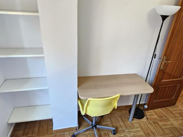 Homely single bedroom in Talavera de la Reina