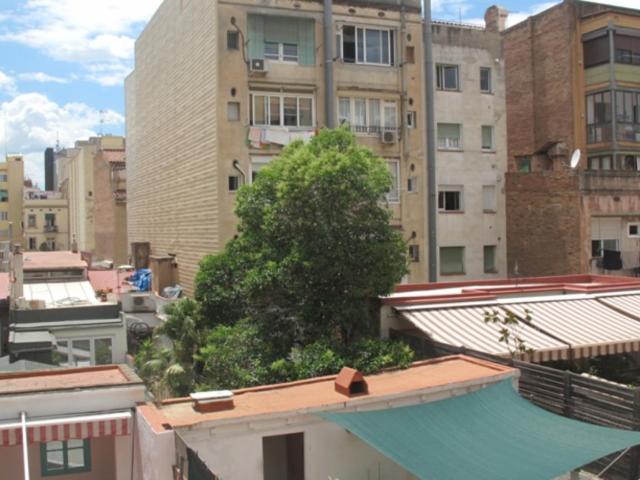 Homely single bedroom near the Fontana metro