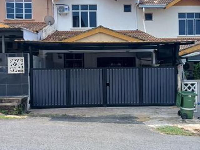 Homestay 2 Tingkat Berhampiran Pantai Batu Hitam