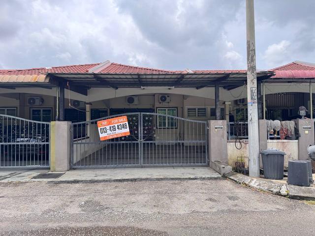 Hometay Open Facing di Desa Manjung Point Seri Manjung untuk dijual