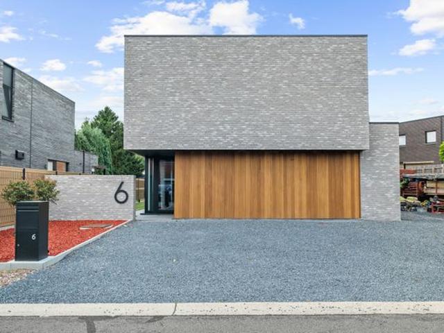 Hoogwaardig afgewerkte nieuwbouwwoning met 4 slkprs in O.